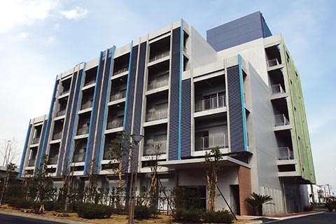 リーディングベンチャープラザ